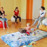 Cvičení na míčích pro maminky s dětmi & těhotné s dětmi